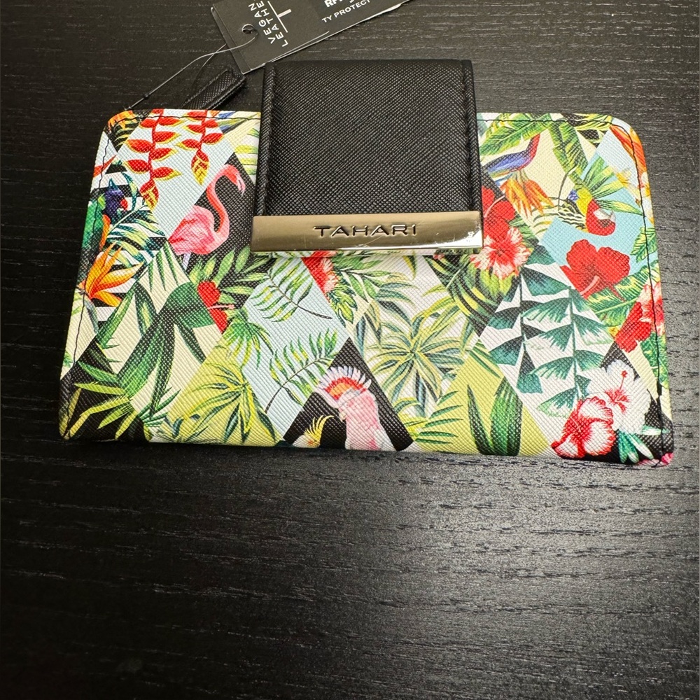 TROPICAL TAHARI RFID PROTECTED WALLET NWT!